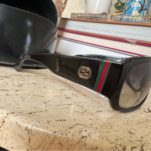 Vintage Gucci Black Sunglasses - Picture 4 of 8
